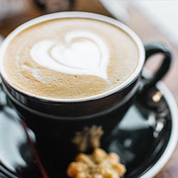 世界杯一战中，防线被迫回撤的几分钟里，一些细节后来被慢慢翻出